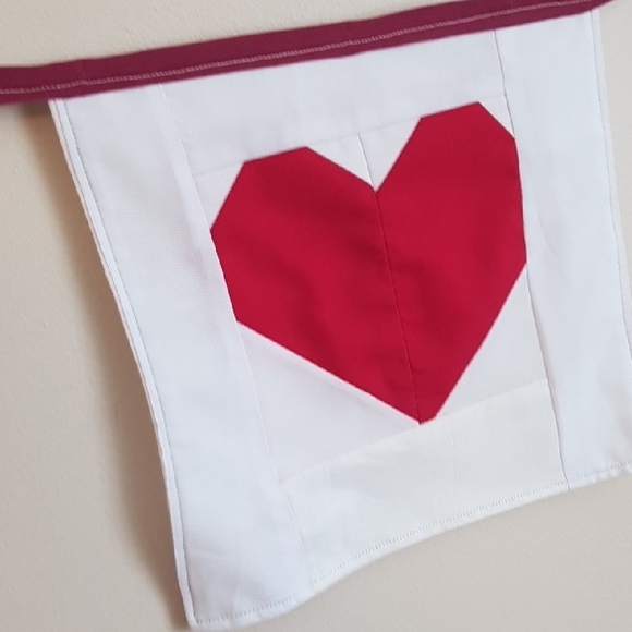 Queen Of Hearts Home Decor Banner 3 Heart Quilted Patchwork Handmade - Picture 4 of 6